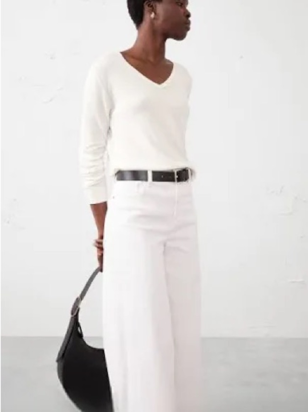 Banana Republic Crisp White V-Neck Forever Sweater size L